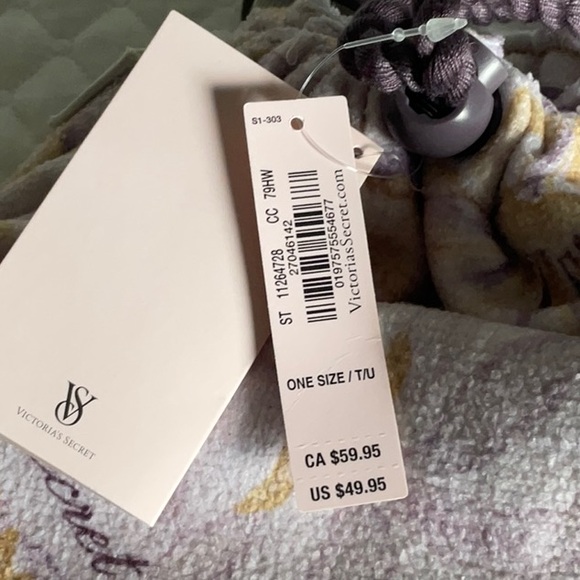 Victoria Secret 2-In-1 Towel Backpack - Picture 5 of 7